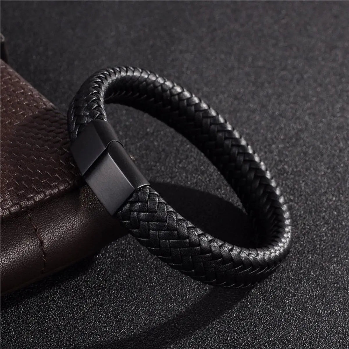 Retro Men's Woven Leather Bangle – Adjustable & Durable