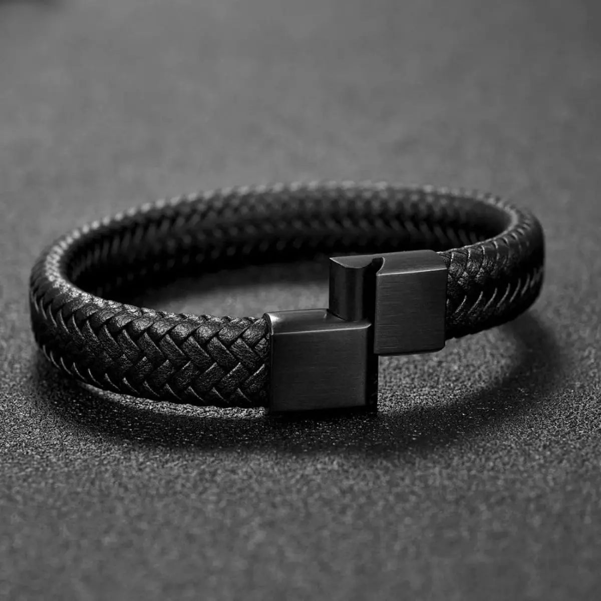 Retro Men's Woven Leather Bangle – Adjustable & Durable